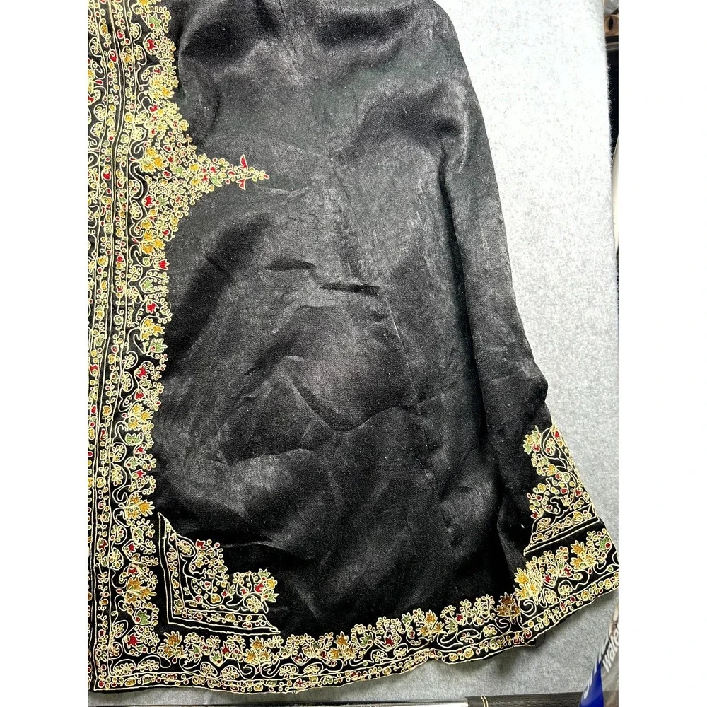 Vintage Womens Gown Black Velvet Embroidered Floral Stretch Round Neck Pullover